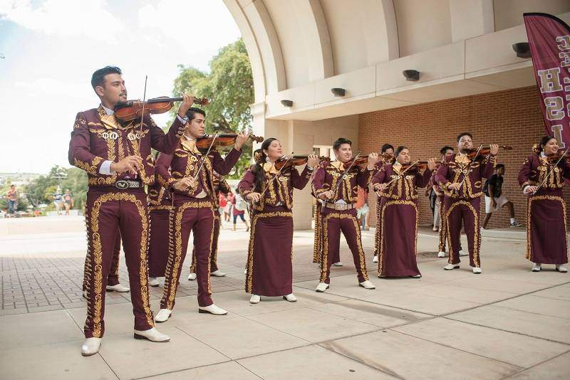 mariachi perform at the arch