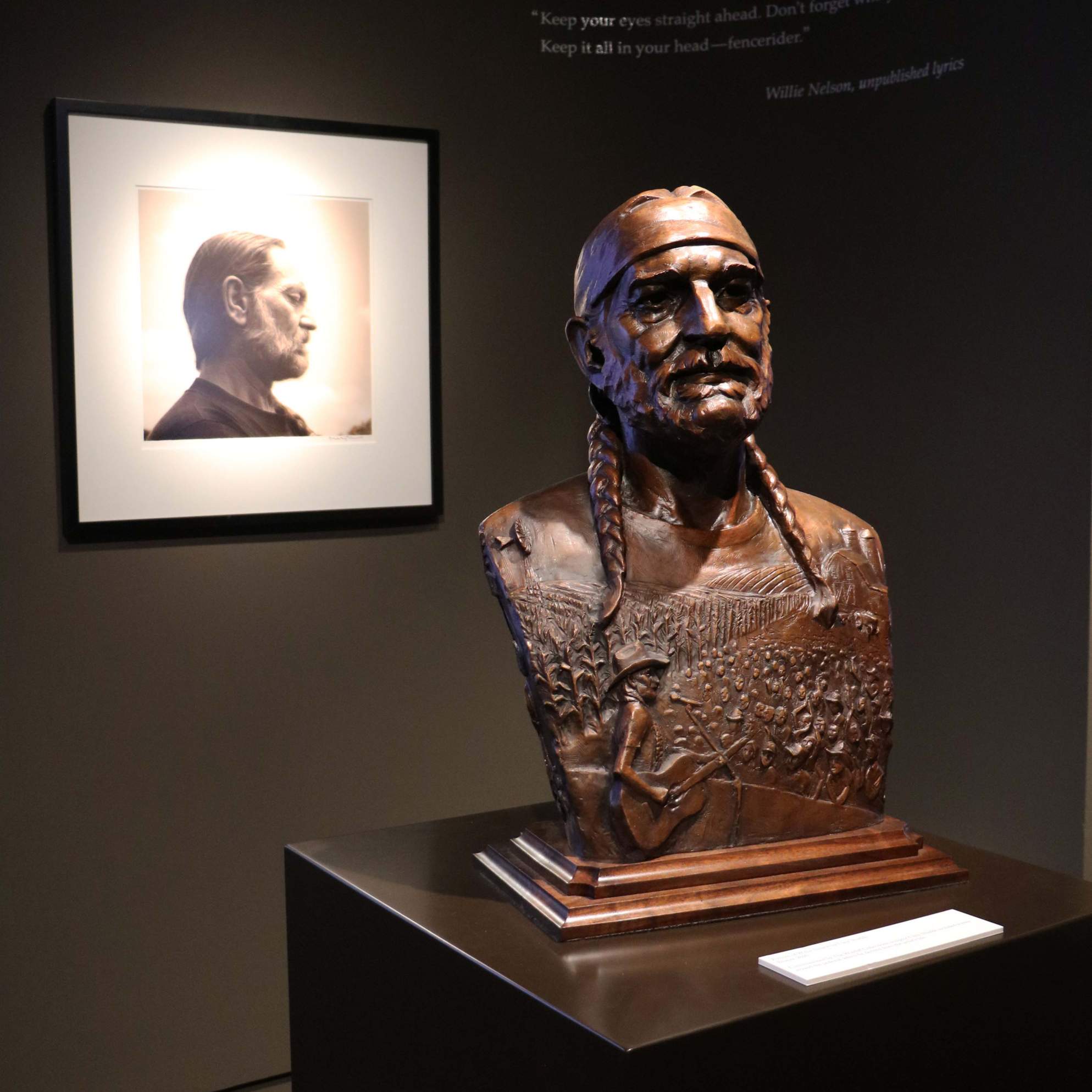 Photo of Willie Nelson statue on display