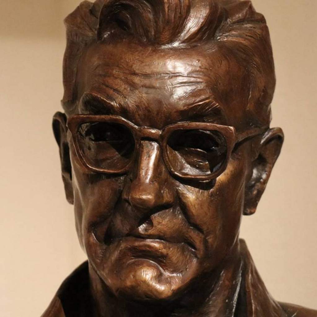 Photo of John Graves sculpture