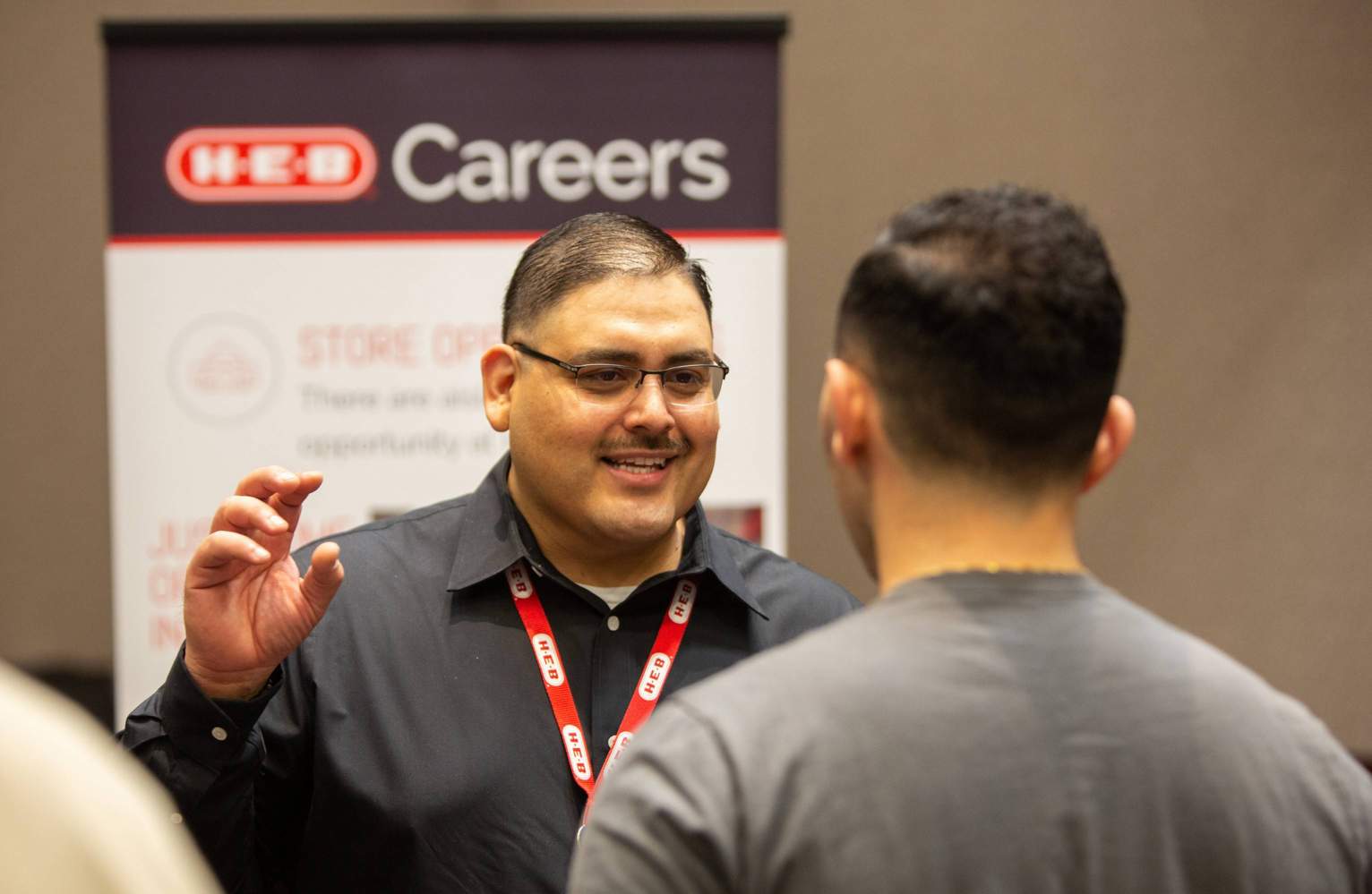 Recruiter from H-E-B talking to student at career fair