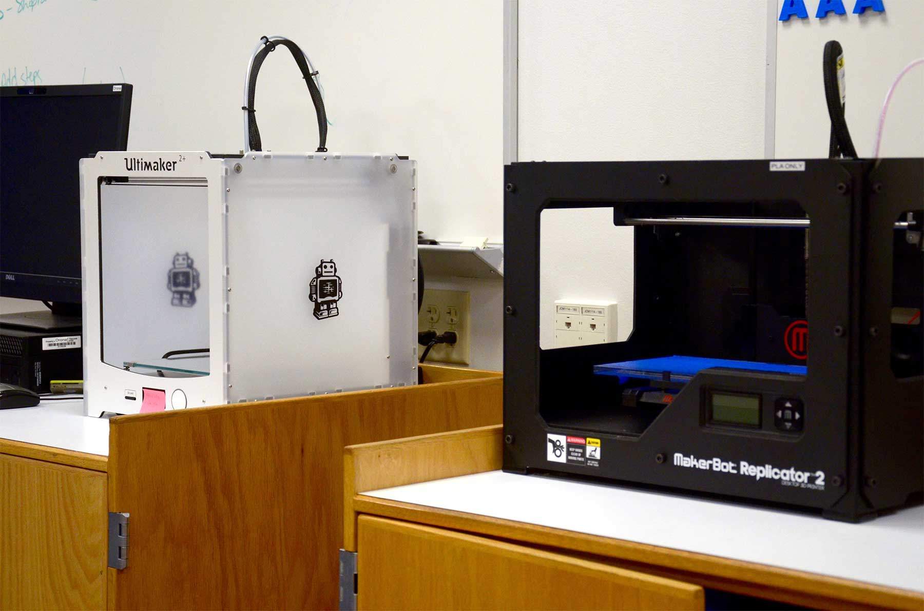Two 3D printing stations with dedicated computers