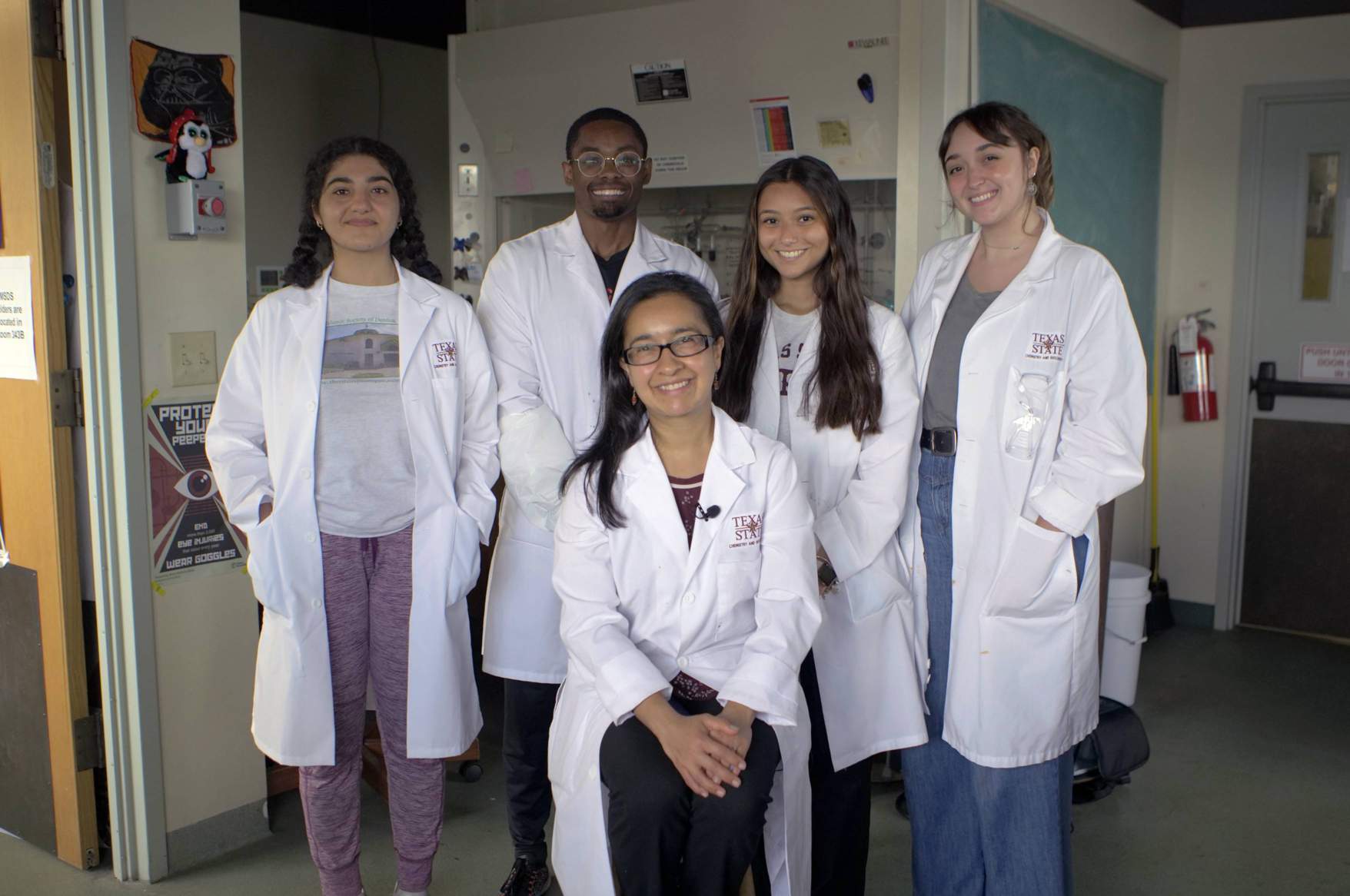 Dr. Betancourt with research students in her laboratory 