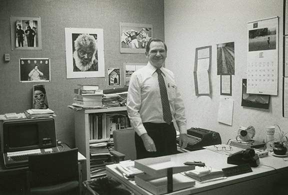 Robert Comptonin his office at the Dallas Morning News, ca. 1982