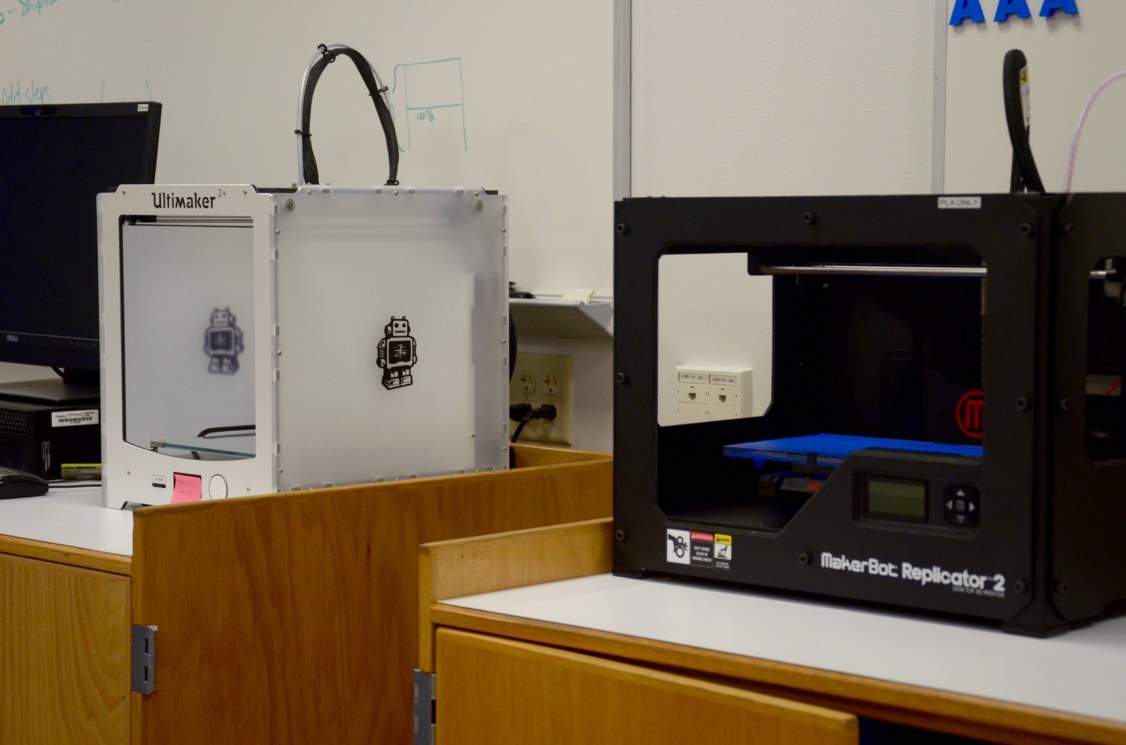 3D printer station with two 3D printers