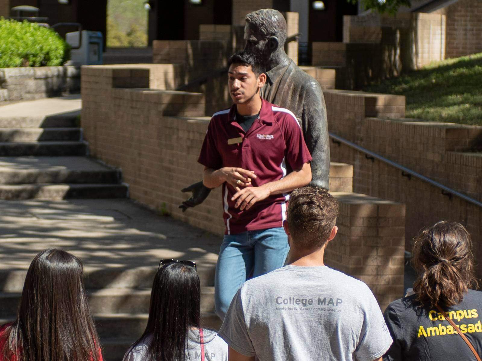a tour guide talks to visiting students